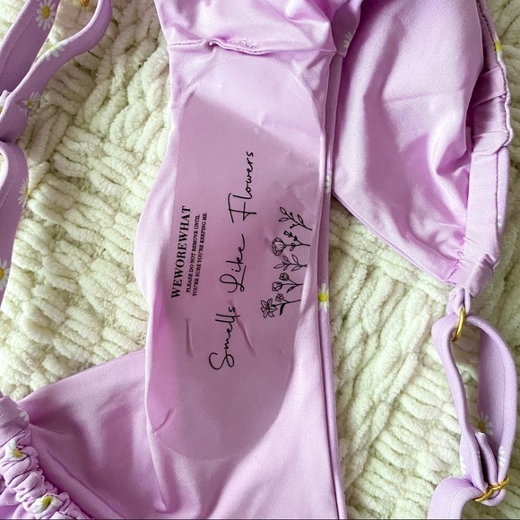 WeWoreWhat Ruched Daisies Bikini Lilac Floral Medium NWT - Picture 7 of 9